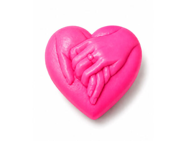 Corazón con manos